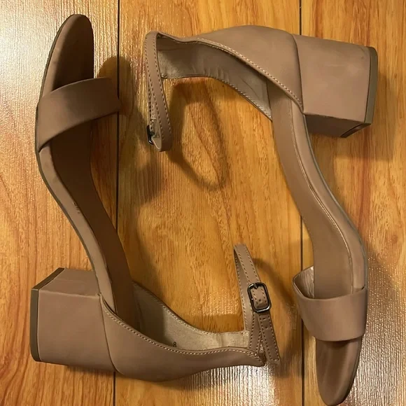 Merona nude comfy low block heels. - Picture 3 of 4